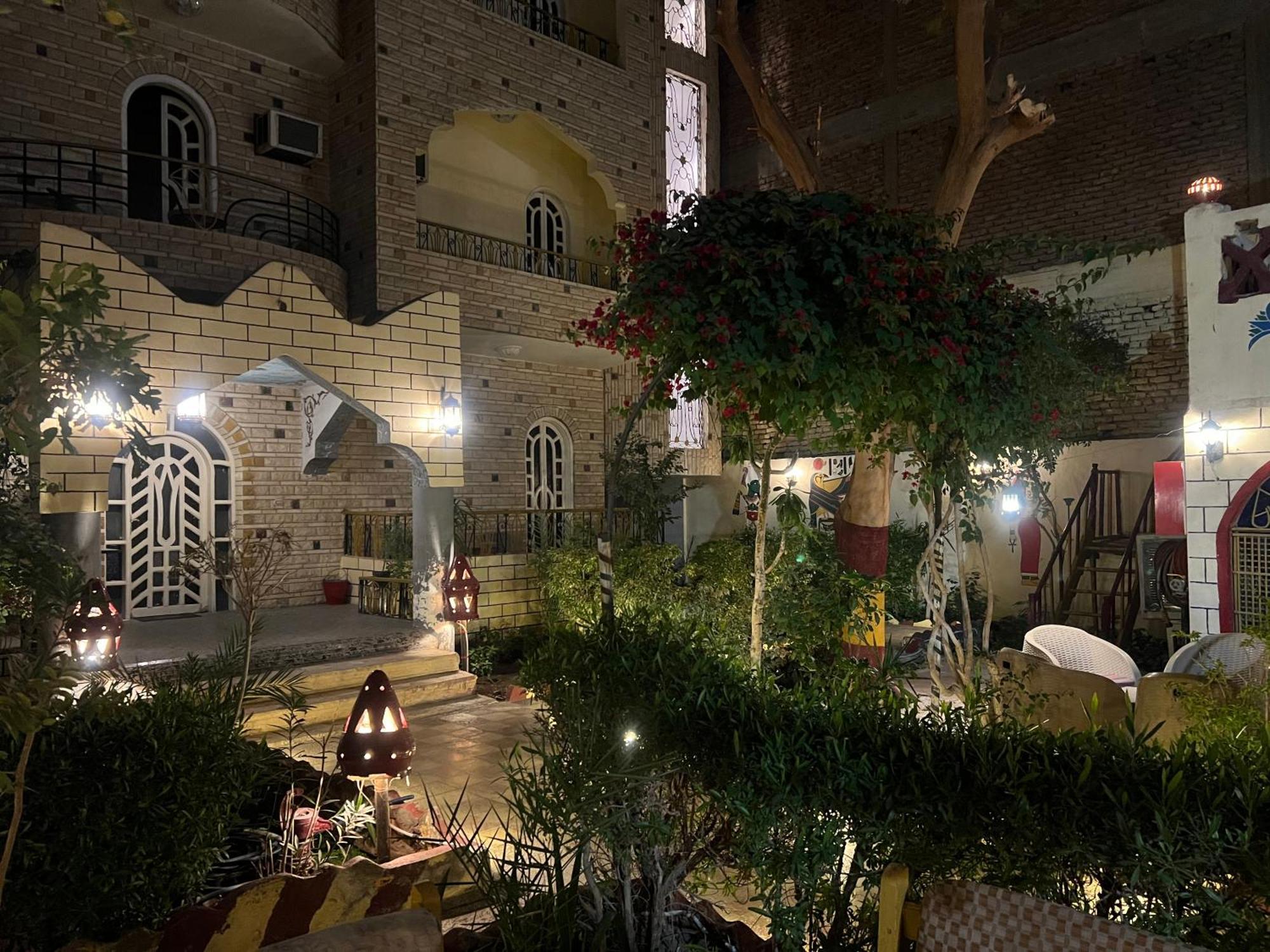 Elphardous Hotel Luxor Eksteriør billede