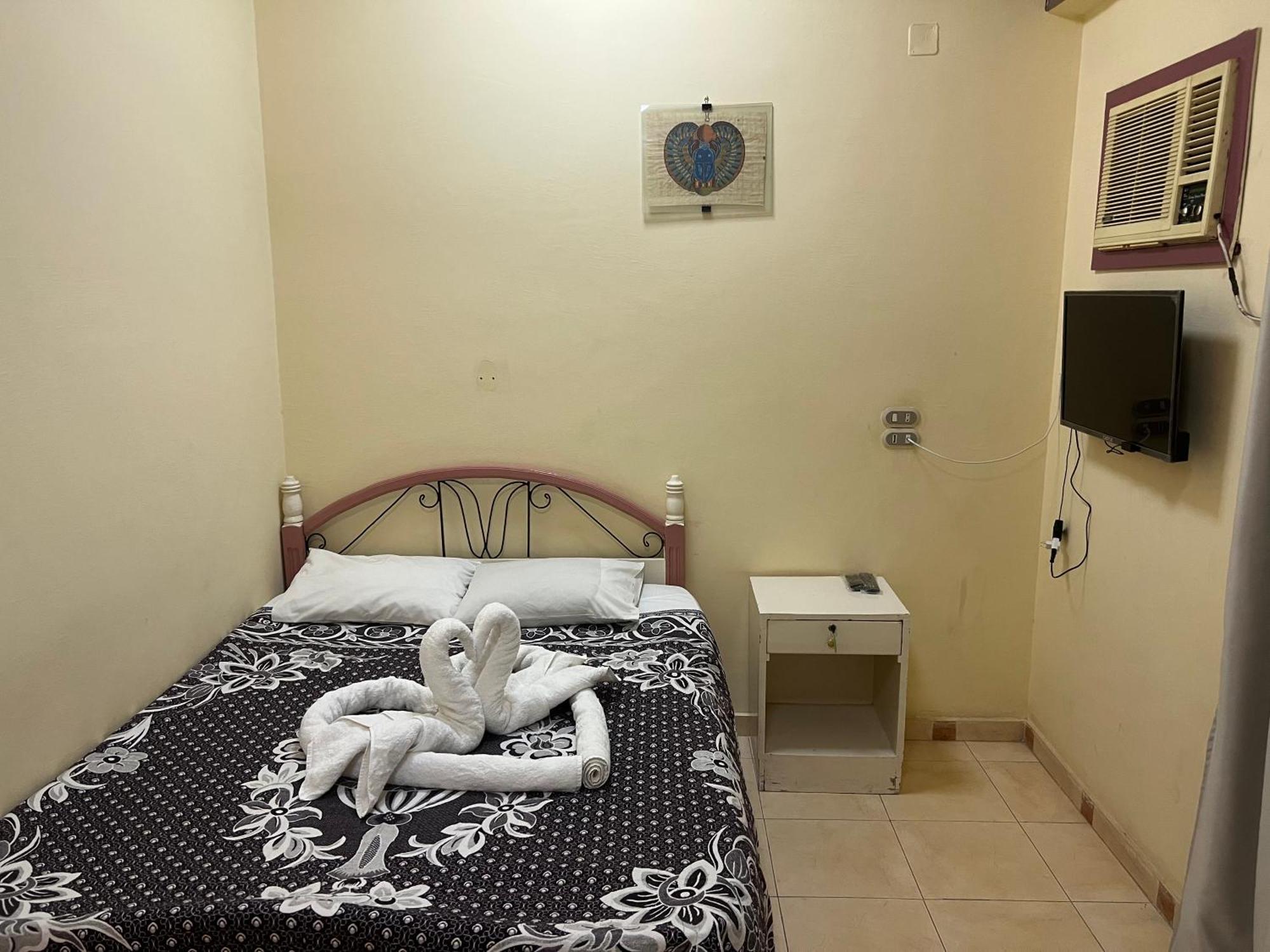 Elphardous Hotel Luxor Eksteriør billede