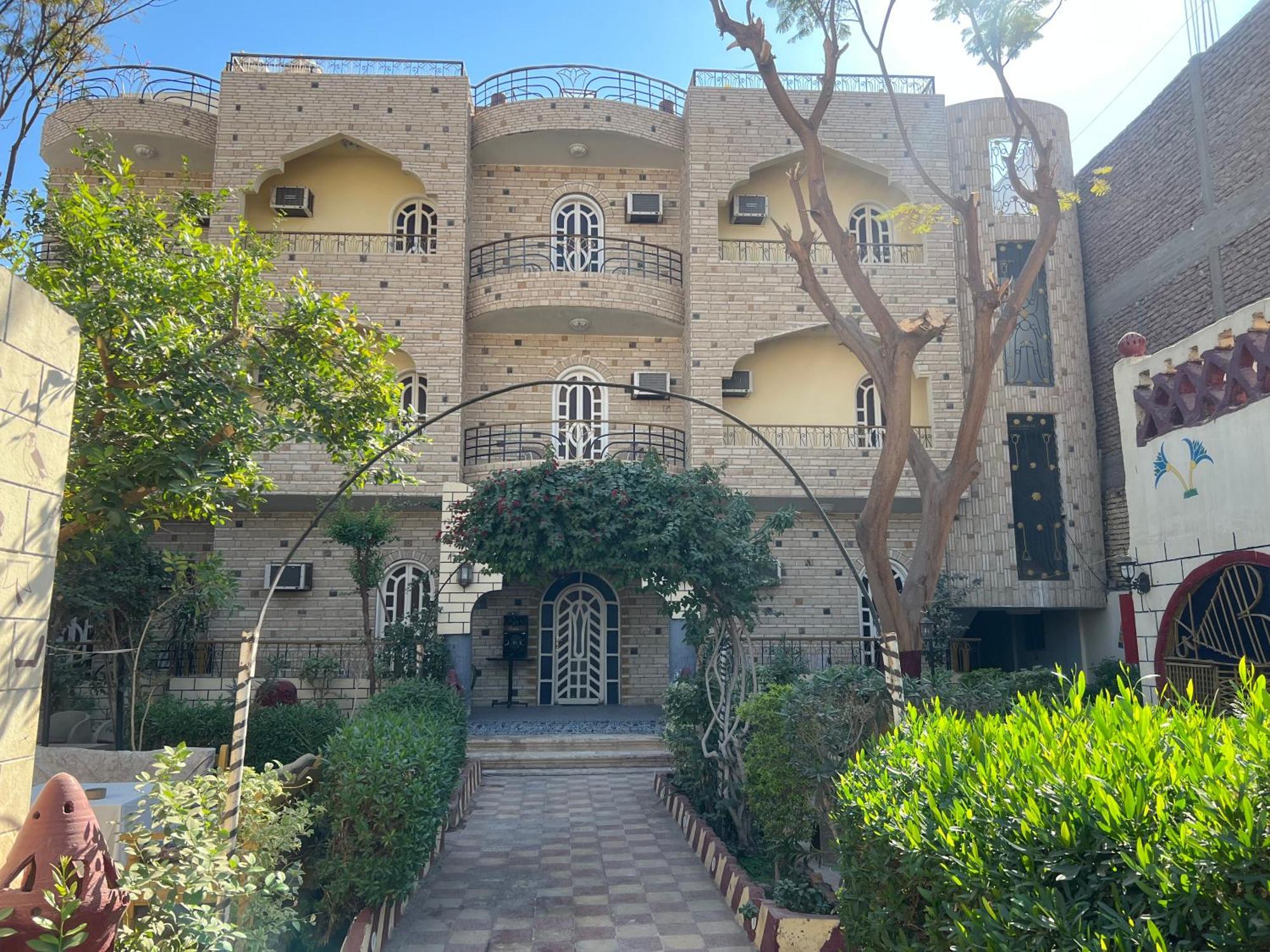 Elphardous Hotel Luxor Eksteriør billede