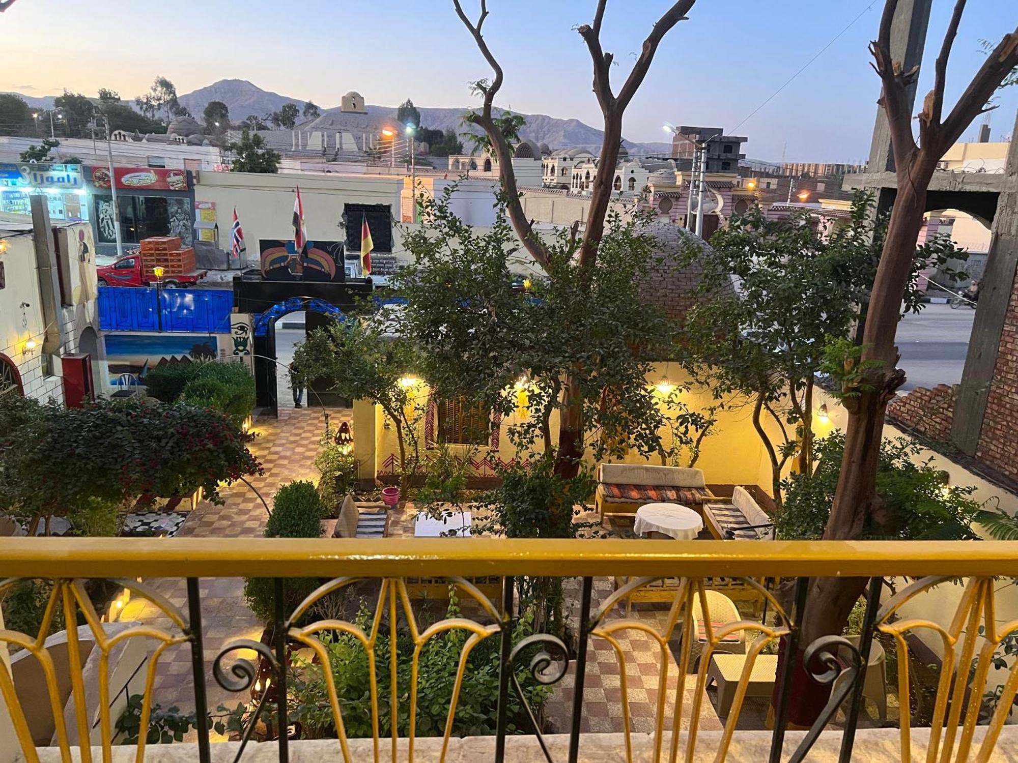 Elphardous Hotel Luxor Eksteriør billede