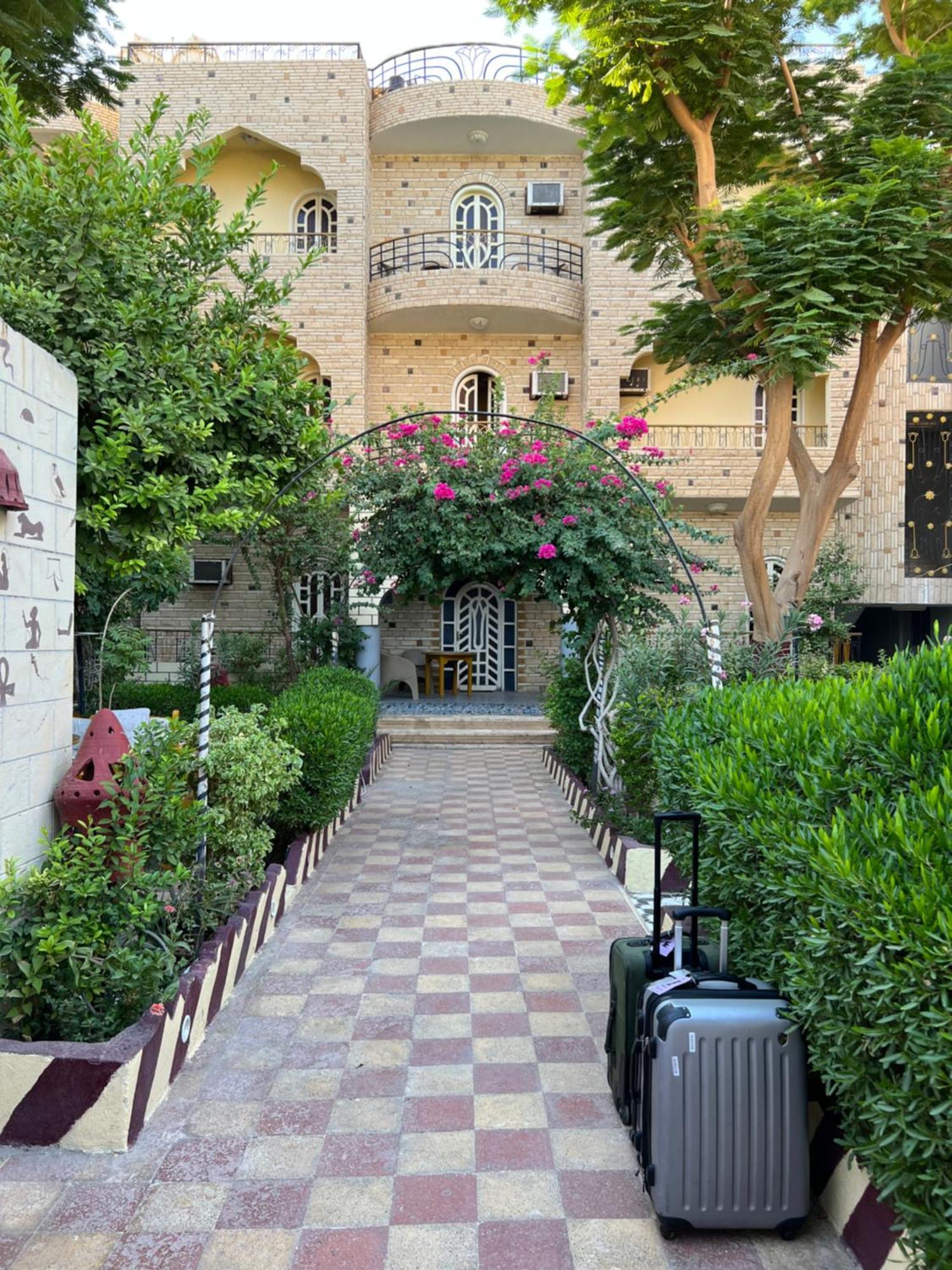 Elphardous Hotel Luxor Eksteriør billede